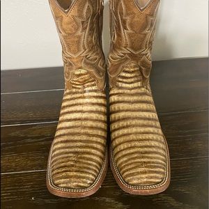 Cody James Genuine Caiman boots 9d. Excellent conditon, wore 5x.